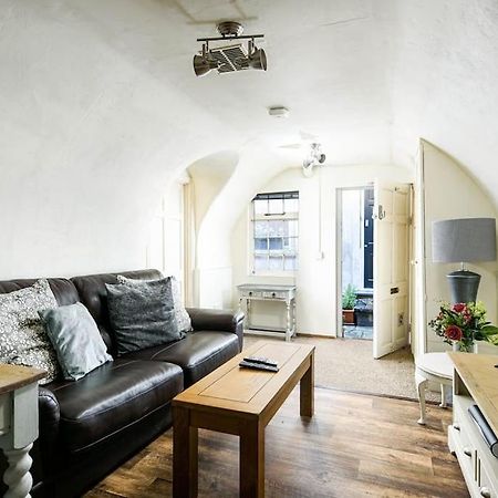 Unique 1 Bedroom Apartment-באת' מראה חיצוני תמונה