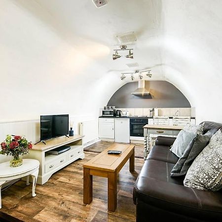 Unique 1 Bedroom Apartment-באת' מראה חיצוני תמונה