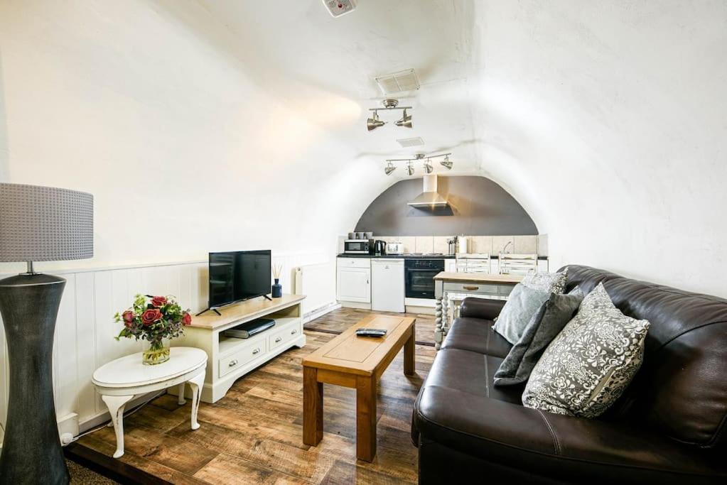 Unique 1 Bedroom Apartment-באת' מראה חיצוני תמונה